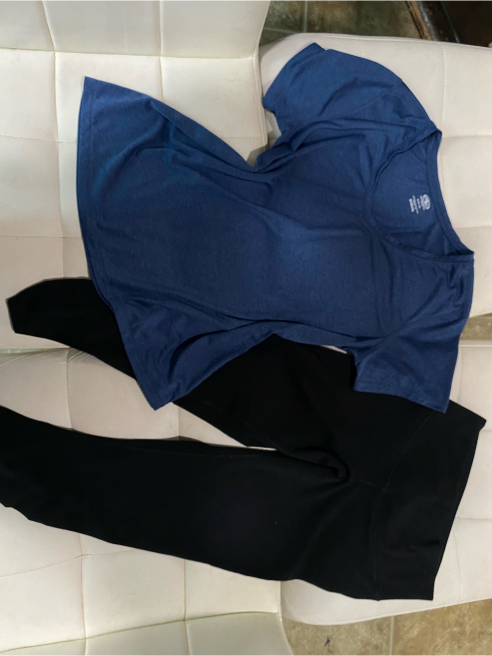Old Navy Navy Blue Tee with Black Leggings